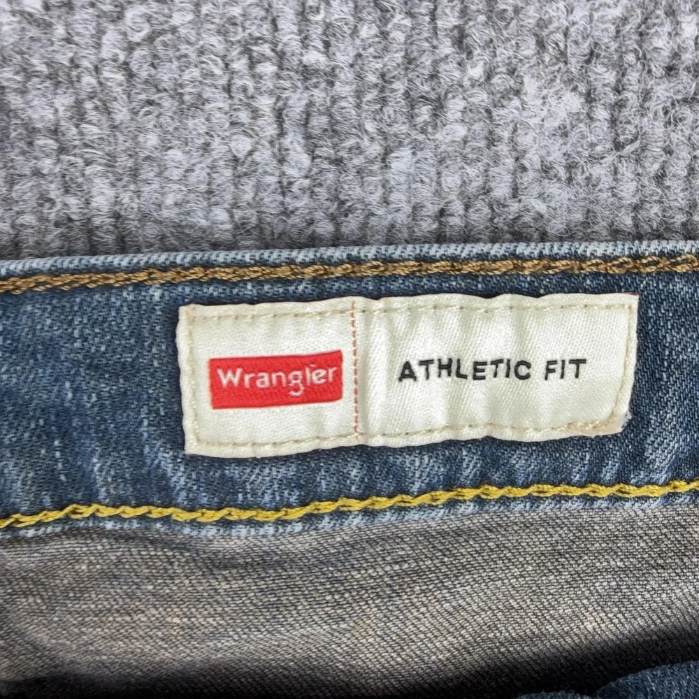 Wrangler Jeans Mens 38x30 Blue Medium Wash Athletic Fit Straight Stretch Denim